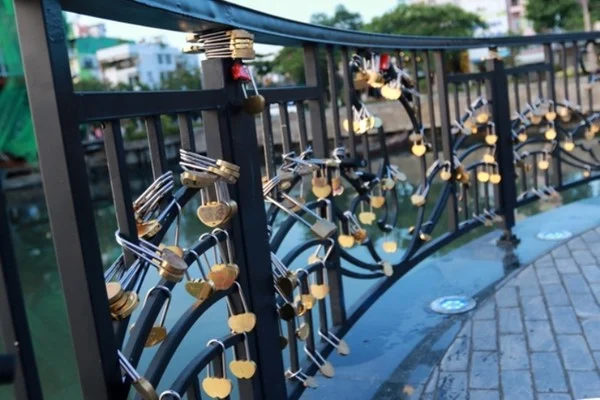 Ổ khóa tại Cầu Tình Yêu Đà Nẵng