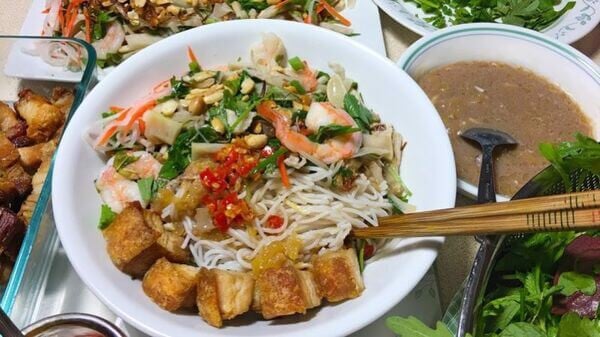 Bún mắm nêm bà Thuyên