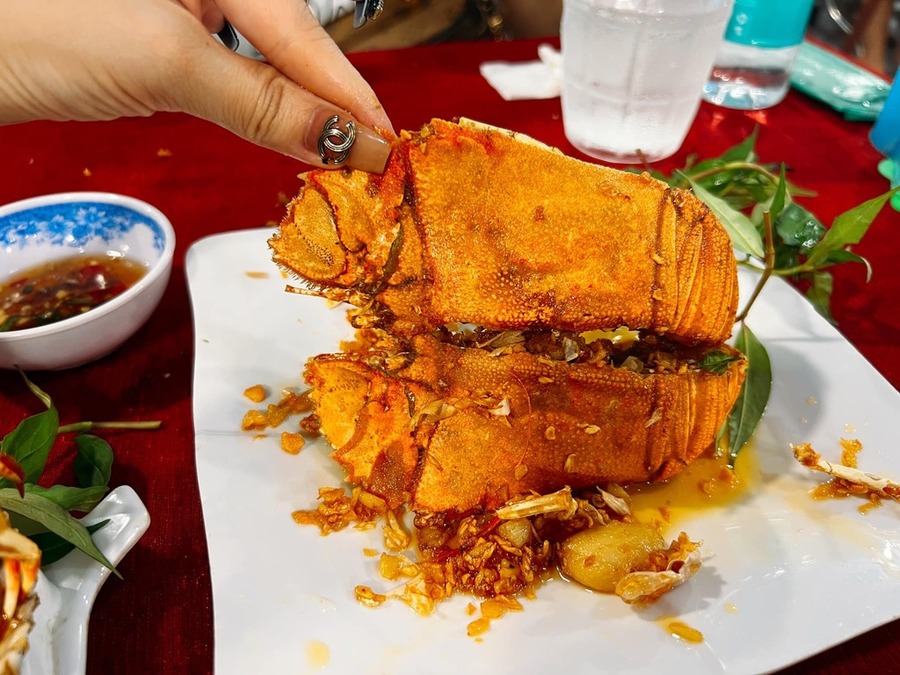 Đặc sản Phú Quốc: Tôm mũ ni nướng