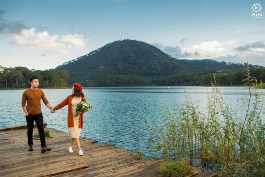 Check in cùng cầu gỗ hồ Tuyền Lâm Đà Lạt