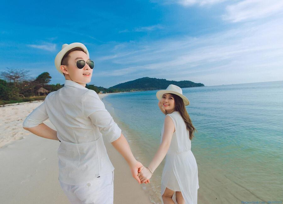 Tạo dáng chụp ảnh ở Phú Quốc dành cho cặp đôi: Nắm tay đi khắp thế gian