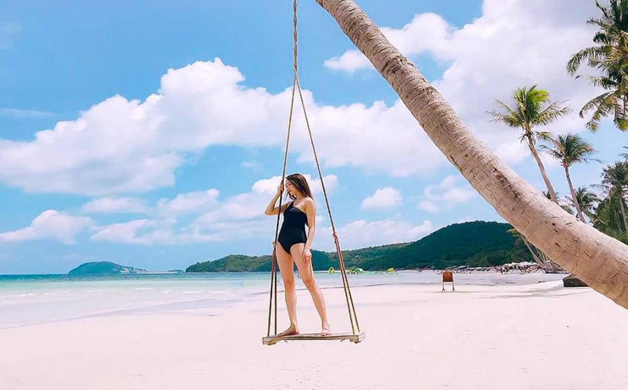 Tạo dáng sexy chụp ảnh Phú Quốc