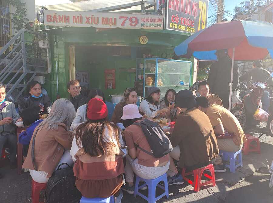 Bánh mì xíu mại BH ở đường Bùi Thị Xuân Đà Lạt
