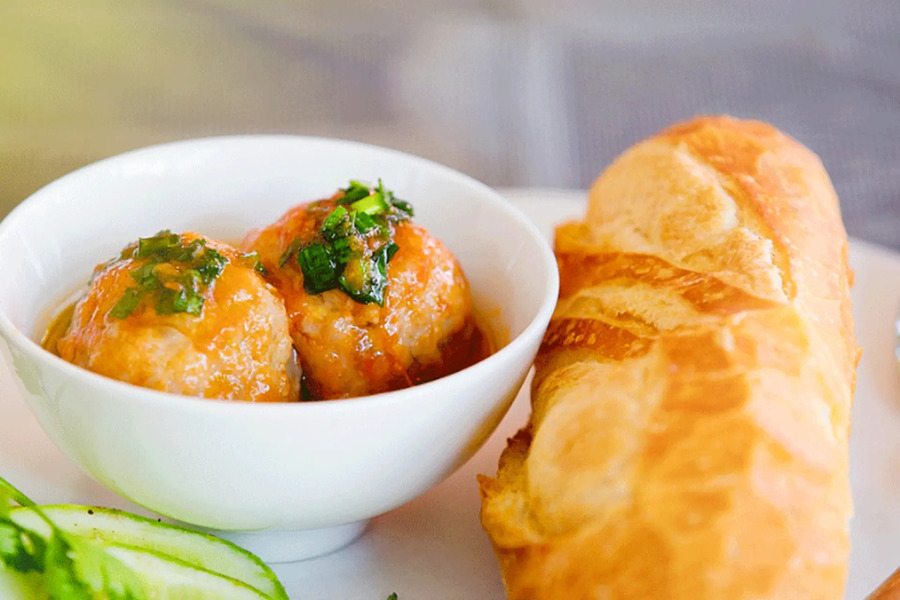 Cách làm bánh mì xíu mại Đà Lạt ngay tại nhà cực đơn giản