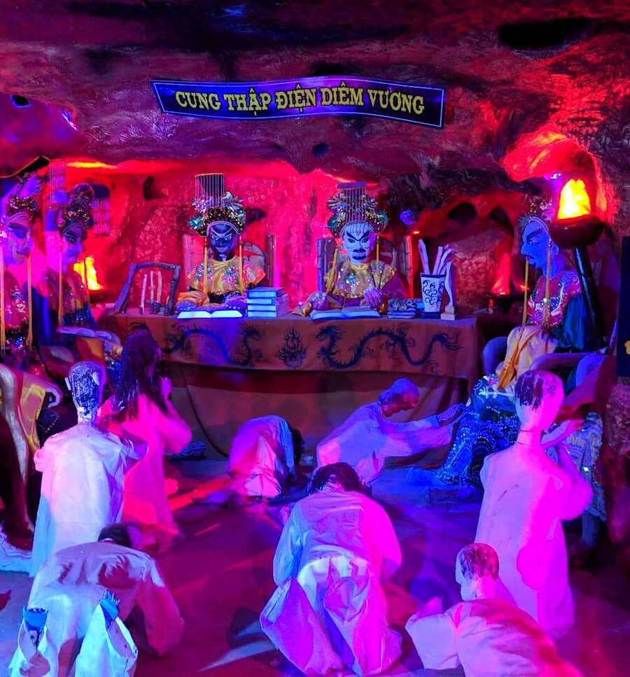 Tham quan 18 tầng địa ngục