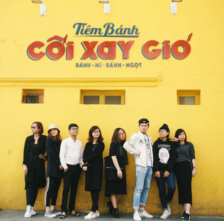 Tạo dáng thế nào trong bức hình?