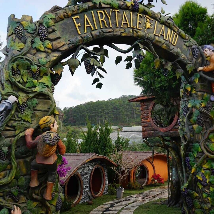 Khám phá thế giới cổ tích