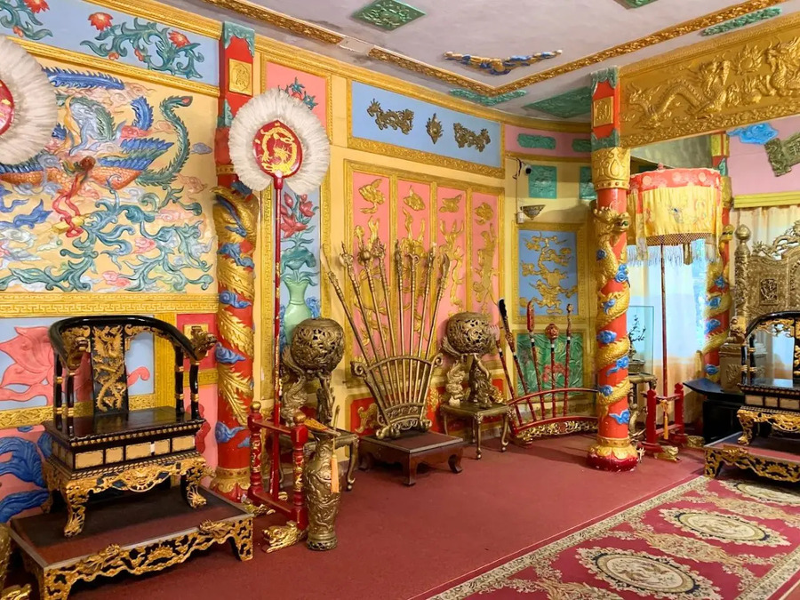 Chiêm ngưỡng cổ vật và cuộc sống hoàng gia