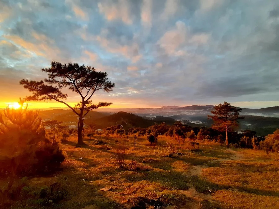 Ngắm hoàng hôn đồi Đa Phú