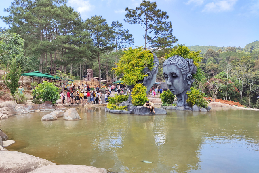 Giá vé tham quan hồ Vô Cực Đà Lạt
