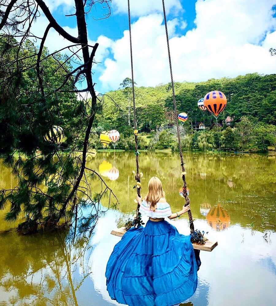 Xích đu bay giữa trời