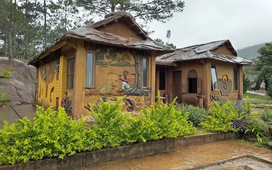 Công trình nhà đất sét mái ngói âm dương