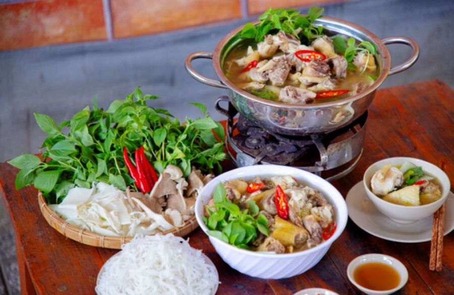 Lẩu gà lá é Phú Yên