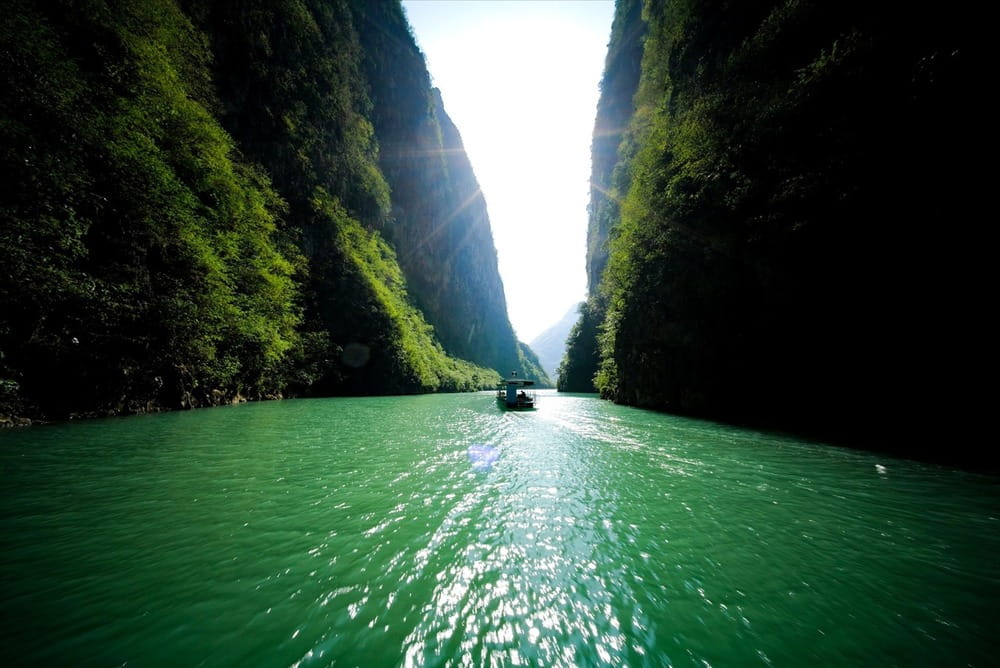 Thưởng ngoạn vẻ đẹp của hẻm Tu Sản trên dòng sông Nho Quế