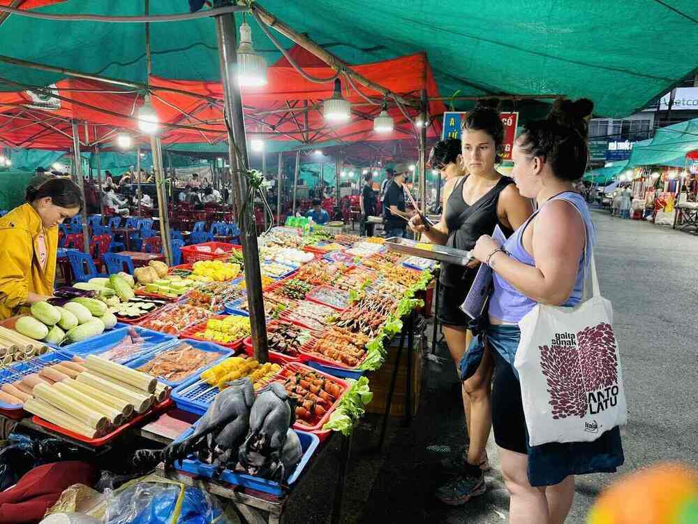 Giới thiệu chợ đêm Sapa