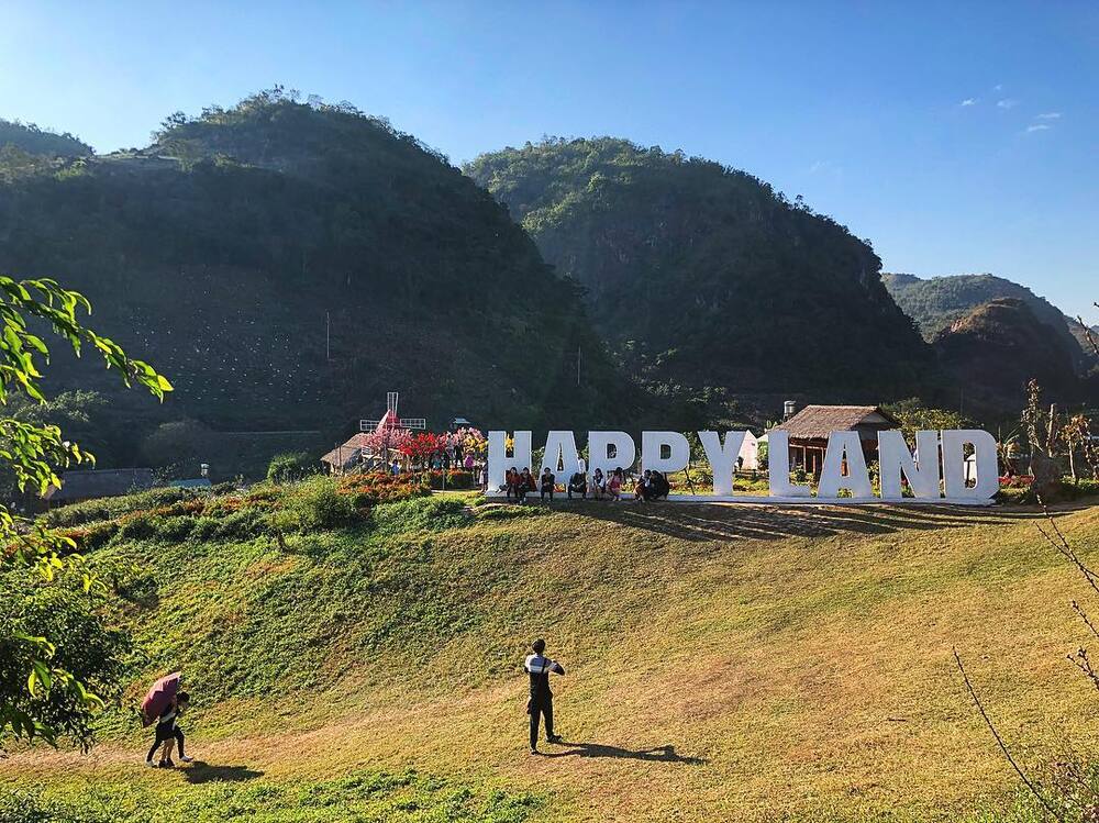 Check-in vườn hoa rực rỡ của Happy Land Mộc Châu