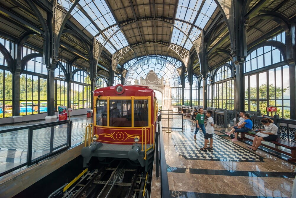 Nhà ga tàu hỏa leo núi Mường Hoa