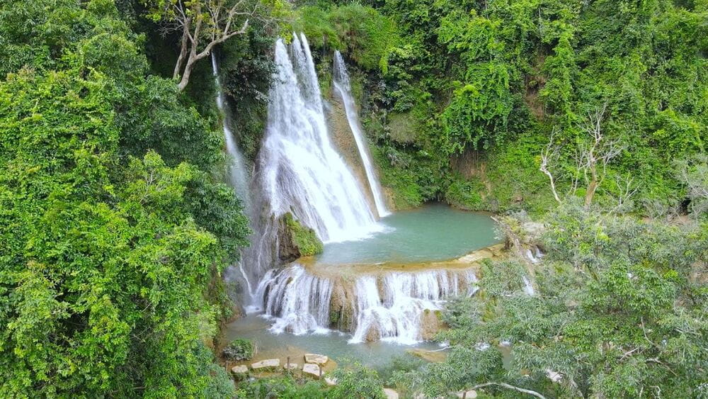 Thác Dải Yếm cách thị trấn Mộc Châu bao xa?