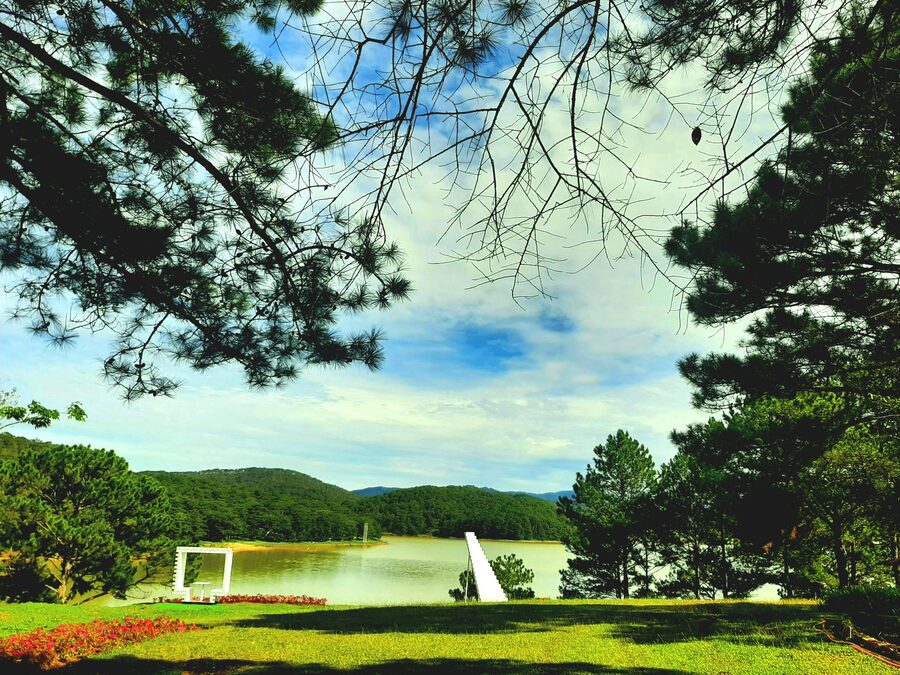 Giá vé khu du lịch Thung Lũng Vàng