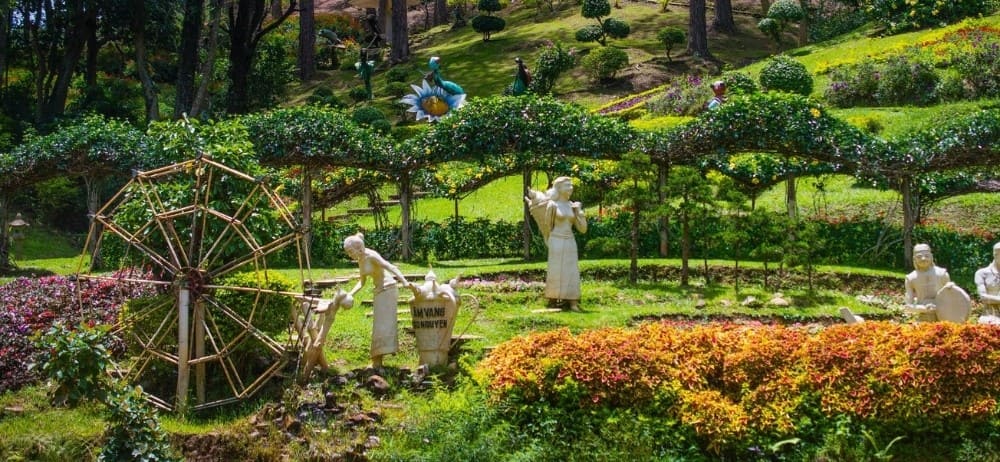 Vườn hoa tại thác Prenn