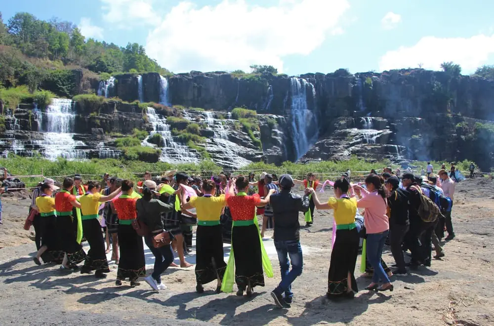 Lễ hội Pongour để tưởng nhớ nàng Kanai được tổ chức tại thác Pongour