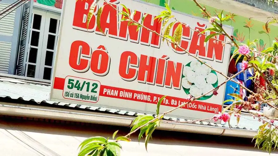 Bánh căn dốc Nhà Làng