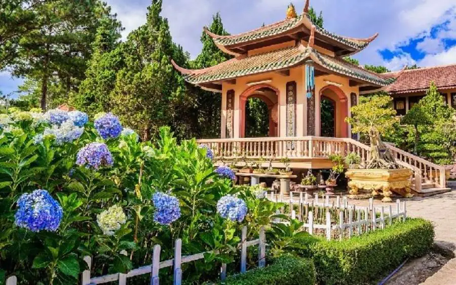 Những địa điểm tham quan khác gần QUE Garden Đà Lạt