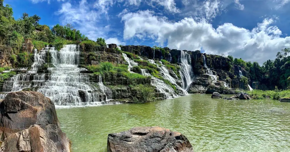 Thác Pongour gắn liền với một truyền thuyết của núi rừng Tây Nguyên