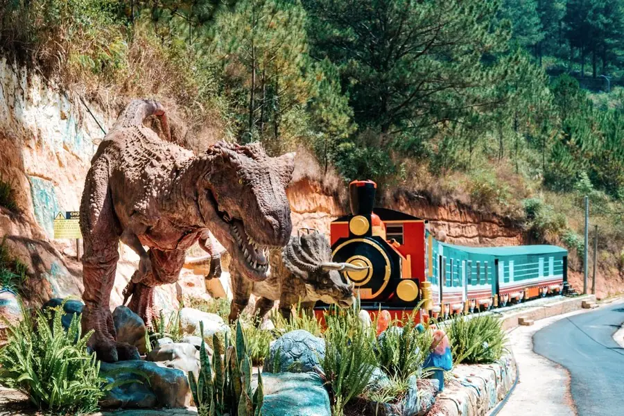 Tàu lửa và công viên khủng long