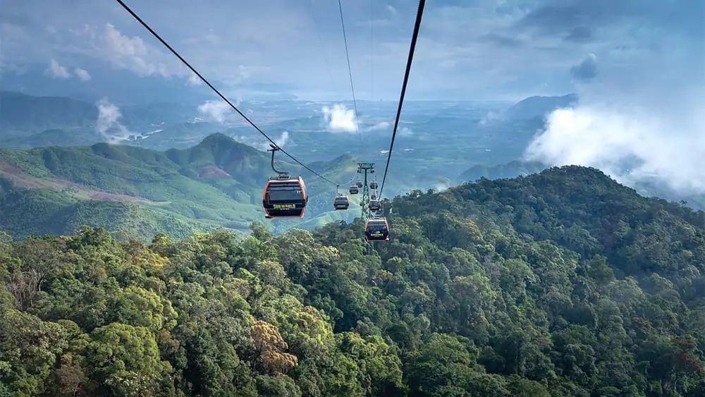 Ngắm thác Datanla từ trên cáp treo