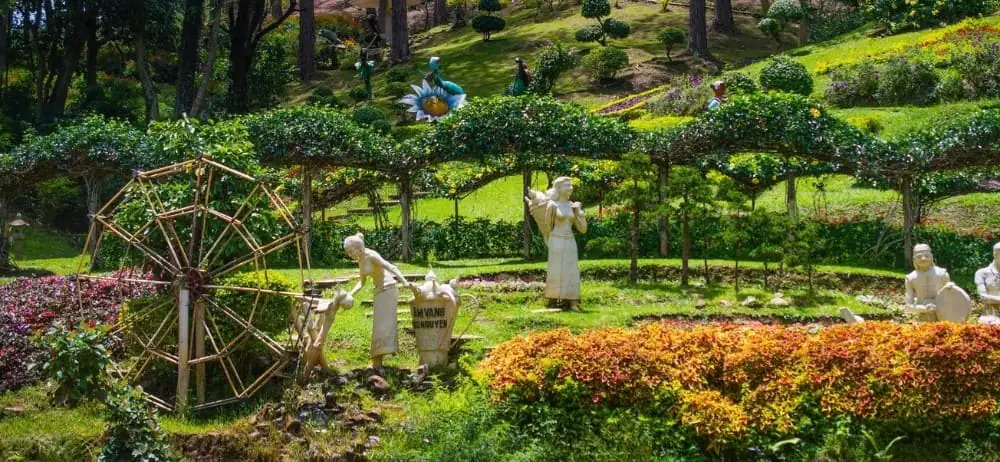 Vườn hoa tại thác Prenn